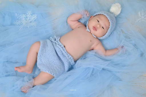 吉林宝宝睡迷糊了才肯吃奶 吉林宝宝睡迷糊了才肯吃奶